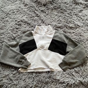 hollister cropped half zip sweatshirt